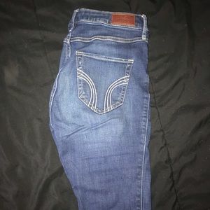 Hollister super high-rise skinny jeans 💙